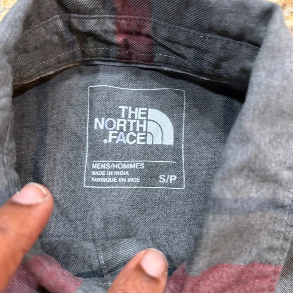 The North Face Mens Grey Red Striped Long Sleeve Button Down Shirt Small ws